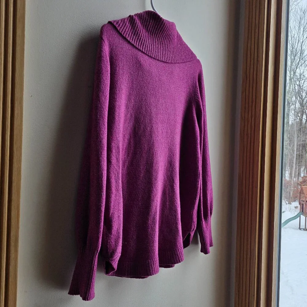 Tahari Purple Cowl Neck Sweater Size Medium